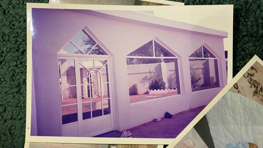 النافذتين من الخارج